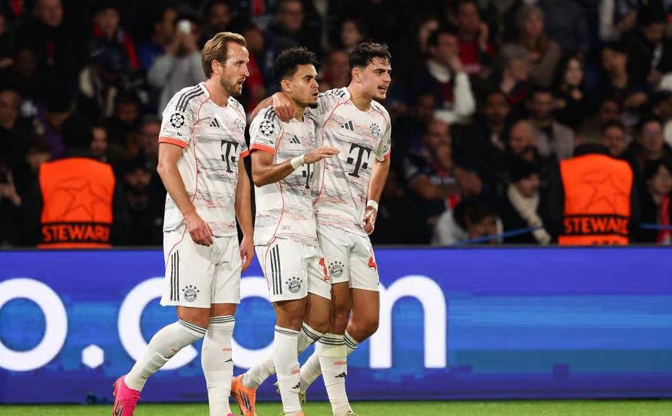 包含Ning在巴黎圣日耳曼比赛中绝杀斯图加特队长鼓劲备战社区盾之后，今晚犹他爵士篮板制胜的词条