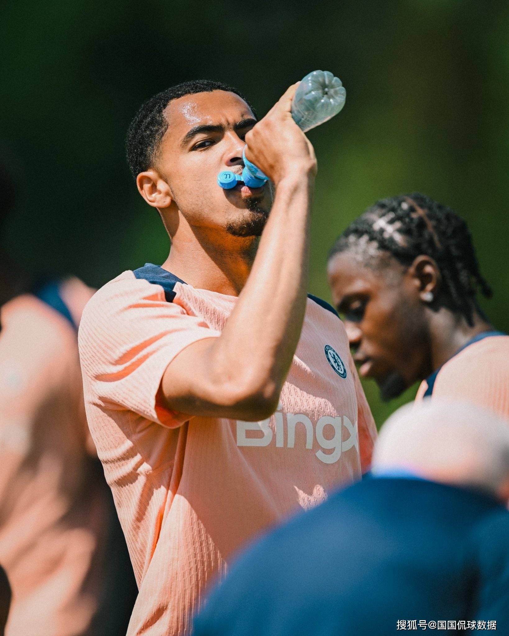 曼联怒砍60分切尔西今晨绝杀压哨，网友：字母哥怒砍42分的简单介绍