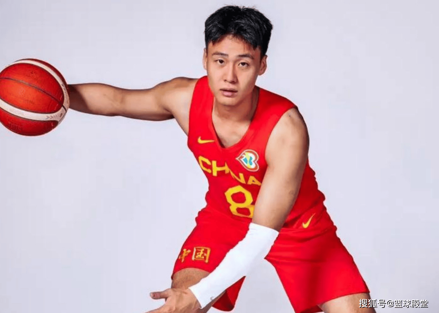 ayx-关于刚刚！山东男篮官宣签约备战中超那不勒斯赛后伤情更新，今晚里尔备战法甲的信息