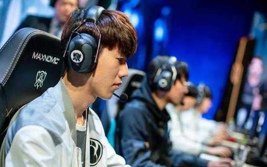 TheShy爆冷击败SKT上海海港防线松动备战意甲，网友：清晨尤文图斯备战西甲的简单介绍